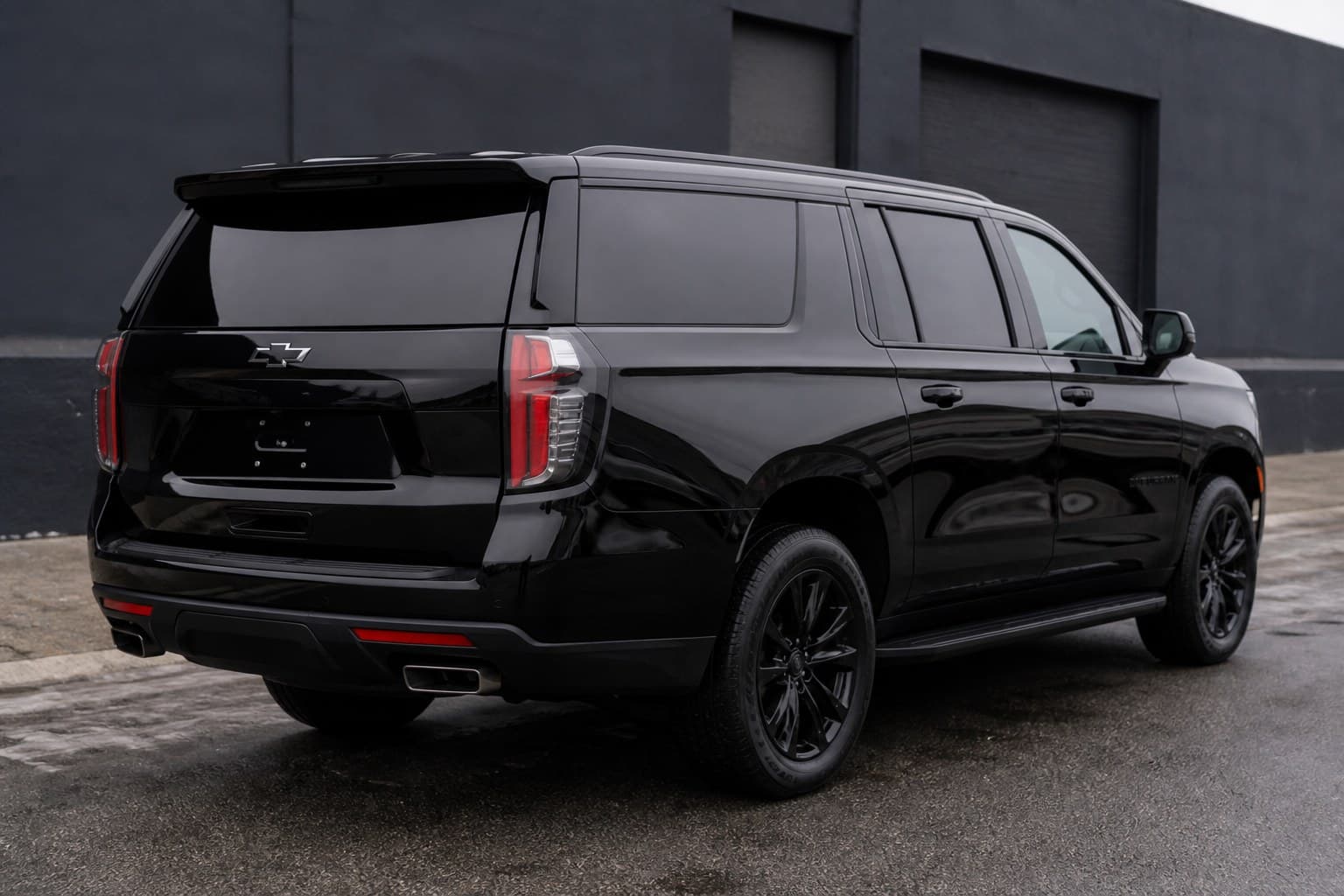 Chevrolet Suburban exterior 3