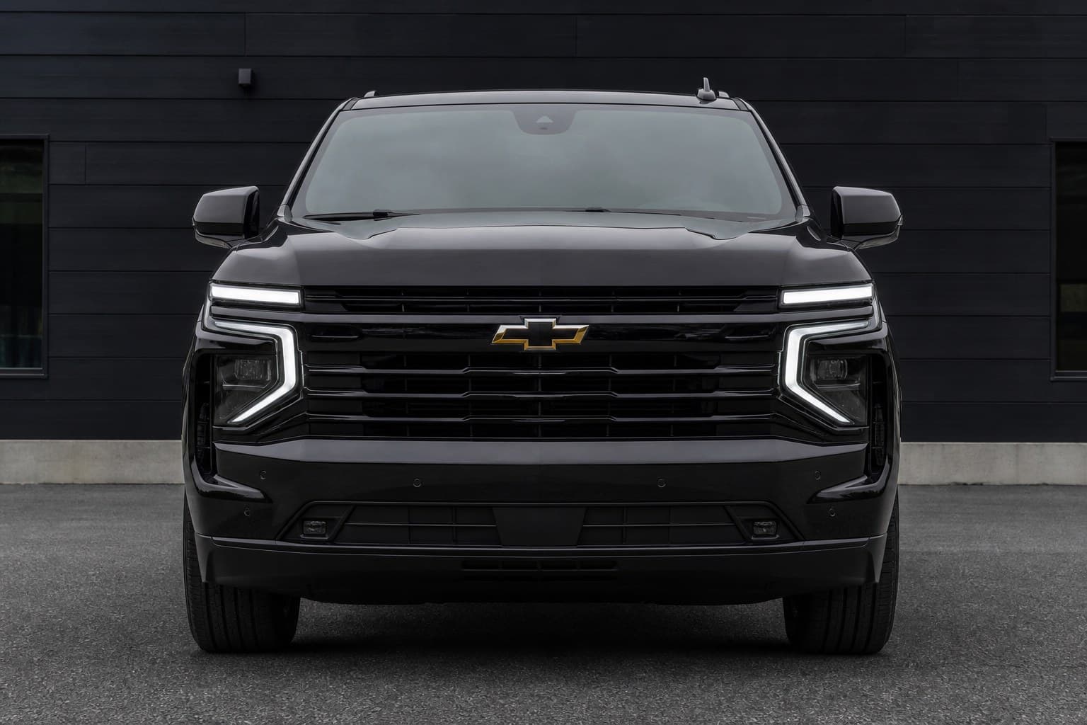 Chevrolet Suburban exterior 4